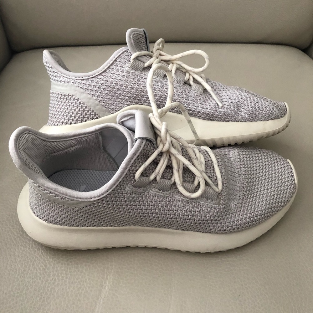 Adidas Tubular sneaker (youth 5.5)